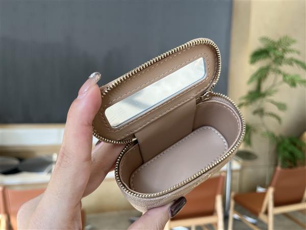 2026127215430144 470